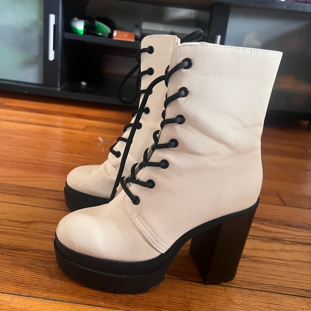 Women's Cream Lace-Up Ankle Boots